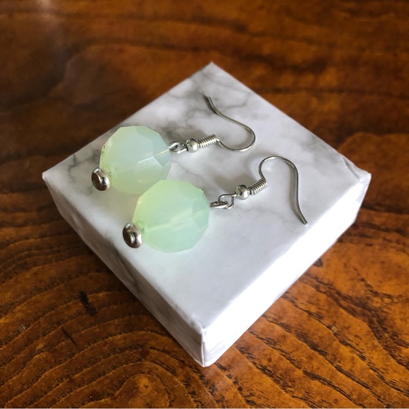 Faceted opal tone dangle resin bead earrings - Picture 2 of 6